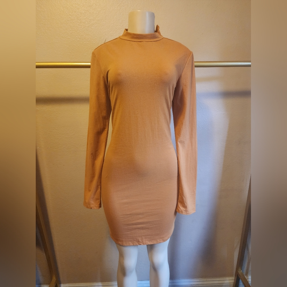 LONG SLEEVE MIDI DRESS